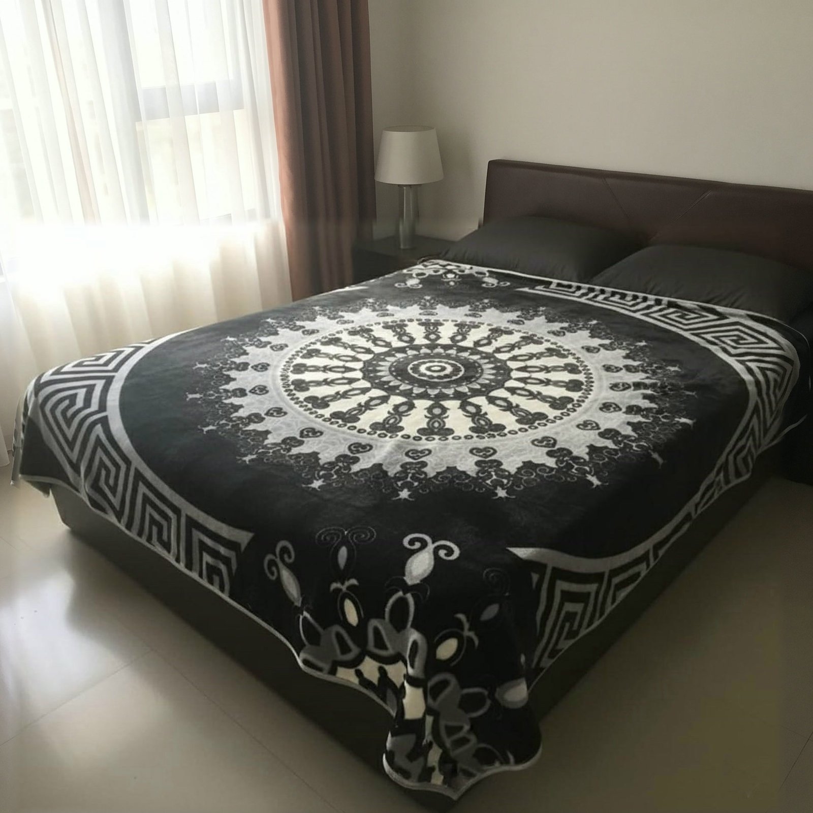 couvre-lit-1733-site-v2 Couverture SOLAR BEAR MARQUE ABM double faces 2 places 12 KG 220*240CM - noir mandala – Image 1