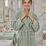 Cape de bain avec deux serviettes marque ABM JACQUARD 100% coton haute qualité - vert sauge, femme