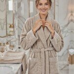 Cape de bain avec deux serviettes, marque ABM JACQUARD, confectionnée en 100% coton de haute qualité. - taupe, femme