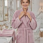 Cape de bain avec deux serviettes, marque ABM JACQUARD, confectionnée en 100% coton de haute qualité. - rose, femme