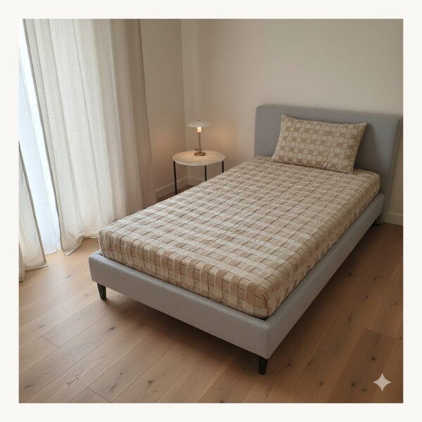 DRAP HOUSSE AVEC COUSSIN MARQUE ABM 1 place 160*230 BEIGE - motif carreaux