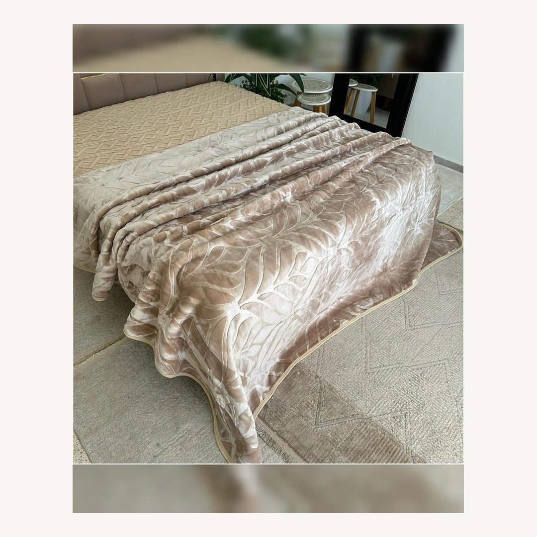 vJKruhjanhQcSpBC.jpg Couverture LA REINE MARQUE ABM 2 places 4 KG 220*240CM BEIGE – Image 1