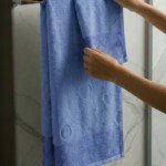 Pack de 2 serviettes de bain jacquard cercles et cœurs, coloris bleu lavande, 100 x 150 cm et 50 x 90 cm, 100 % coton