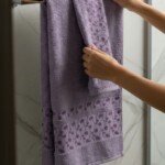 Pack de 2 serviettes de bain motif fleurs, coloris lavande, 70 x 140 cm et 50 x 90 cm, 100 % coton